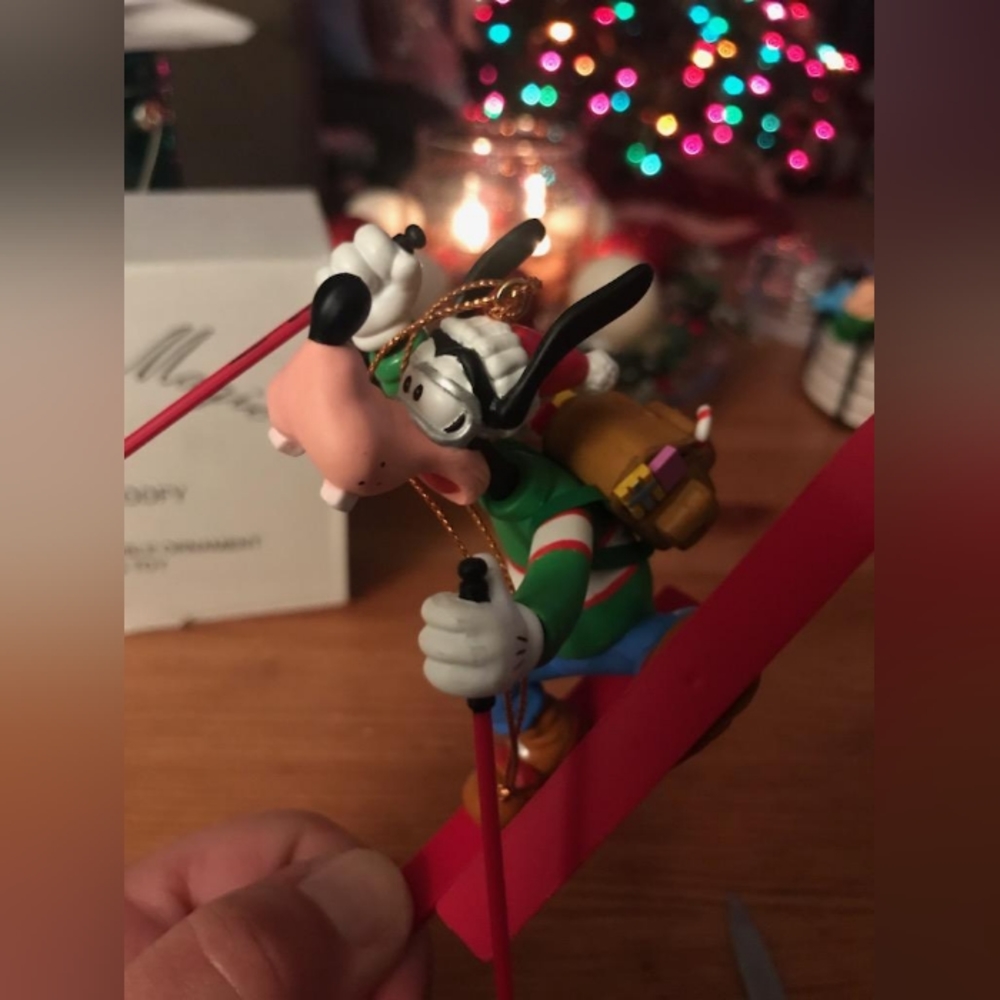 Disney Christmas Magic collectable ornament(Goofy)